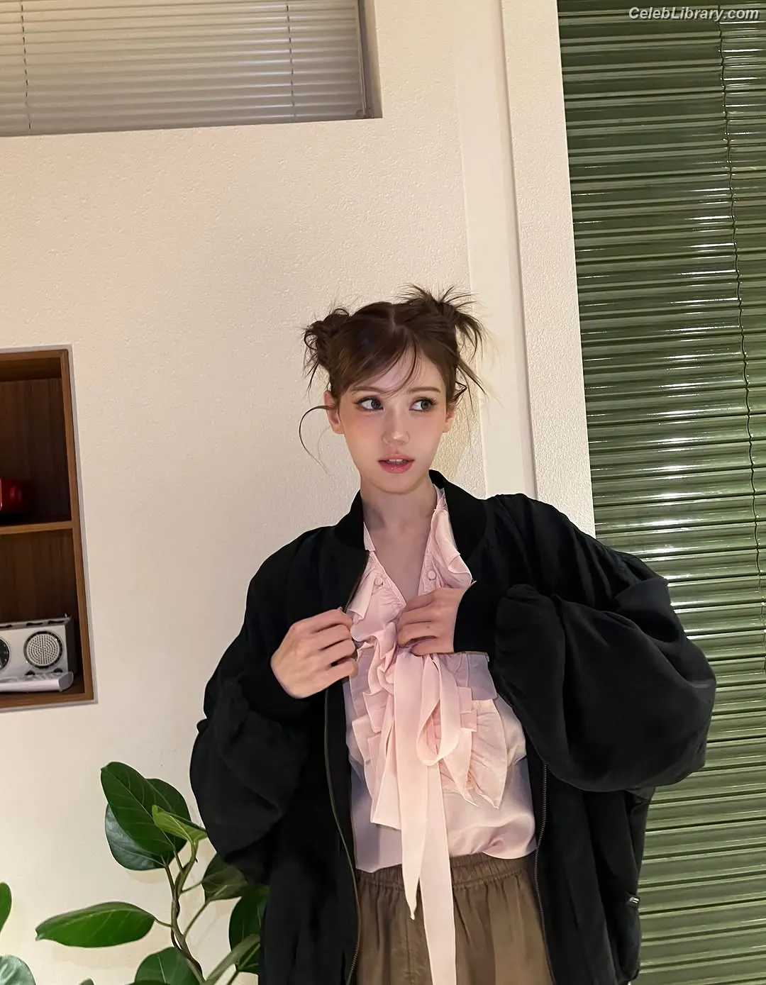 Jeon SomiENNIK SOMI photo 8 of 1234