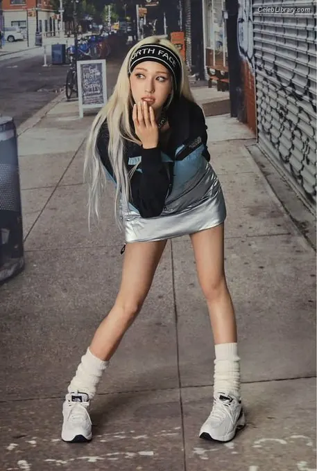 Jeon SomiENNIK SOMI photo 5 of 1234