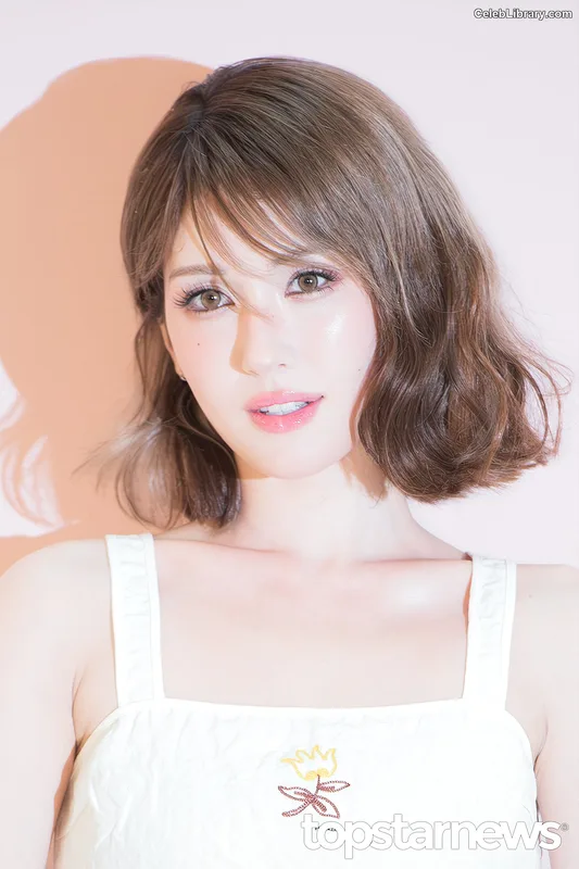 Jeon SomiENNIK SOMI photo 14 of 1235