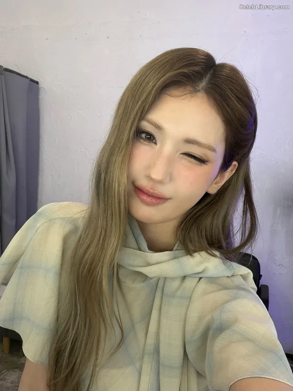Jeon SomiENNIK SOMI photo 21 of 1235