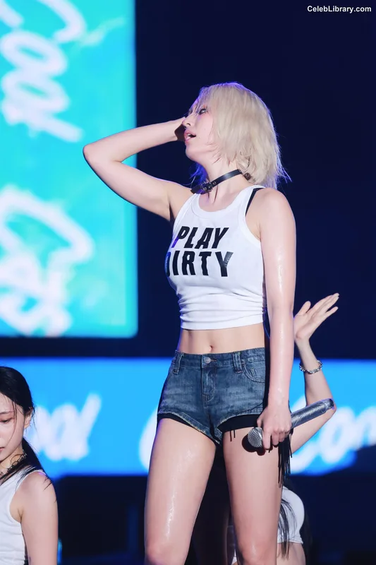 Jeon SomiENNIK SOMI photo 11 of 1235