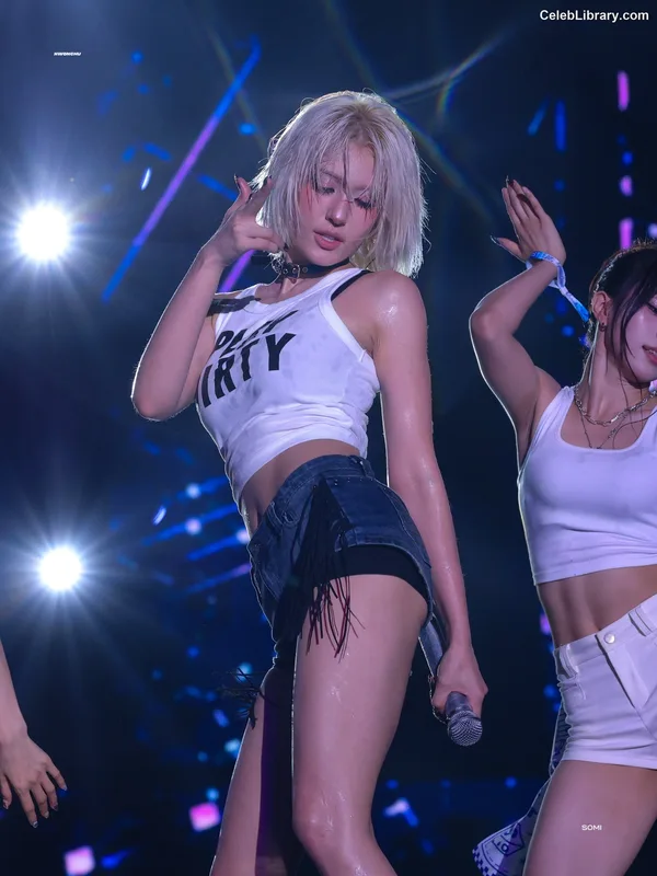 Jeon SomiENNIK SOMI photo 17 of 1235
