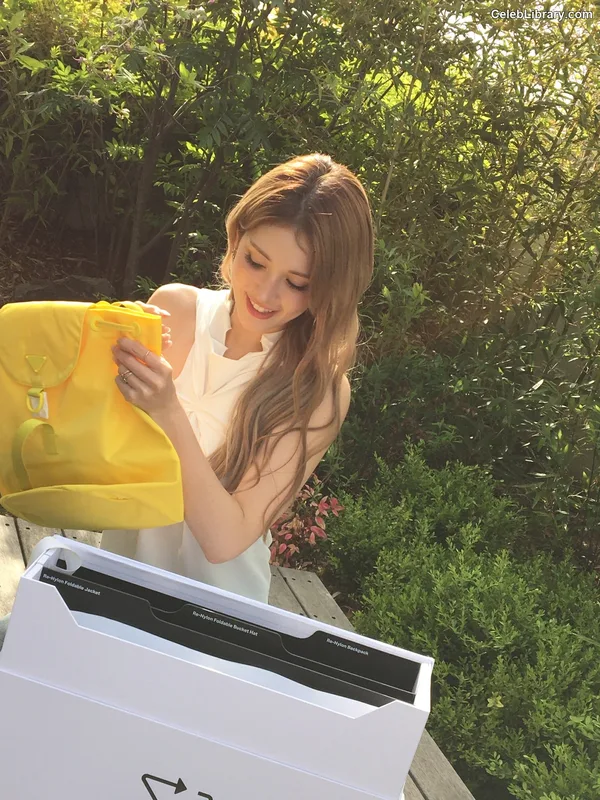 Jeon SomiENNIK SOMI photo 2 of 1235