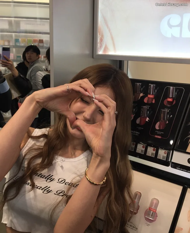 Jeon SomiENNIK SOMI photo 7 of 1235
