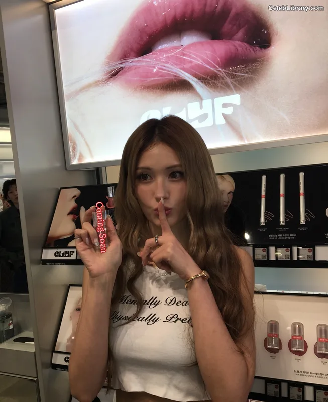 Jeon SomiENNIK SOMI photo 13 of 1235