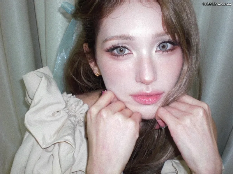 Jeon SomiENNIK SOMI photo 18 of 1235