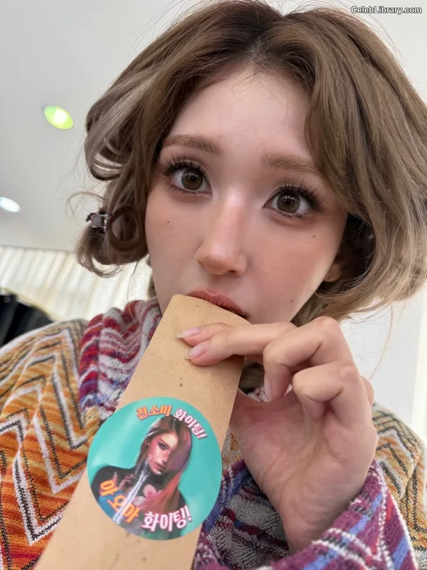 Jeon SomiENNIK SOMI photo 22 of 1235