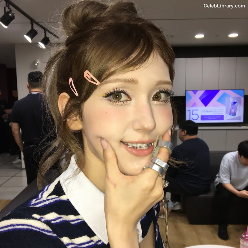 Jeon SomiENNIK SOMI photo 5 of 1235