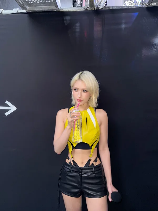 Jeon SomiENNIK SOMI photo 2 of 1235