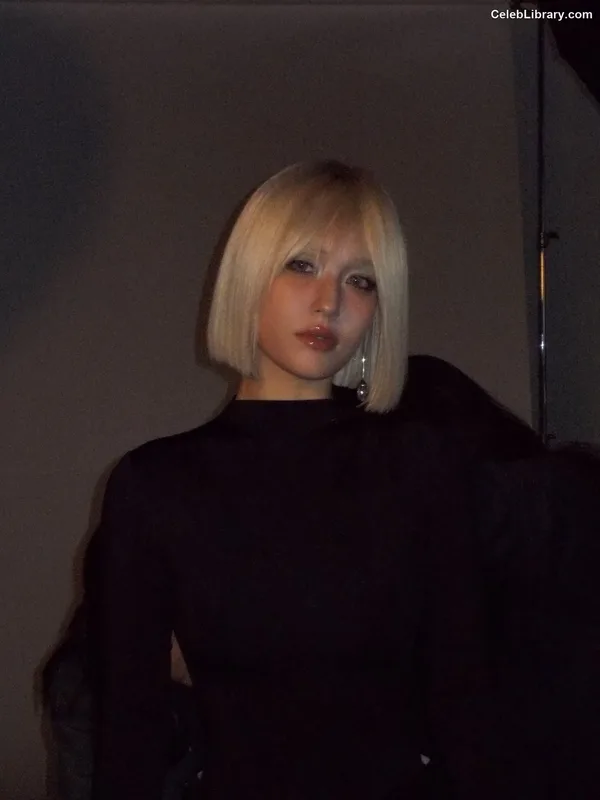 Jeon SomiENNIK SOMI photo 23 of 1235
