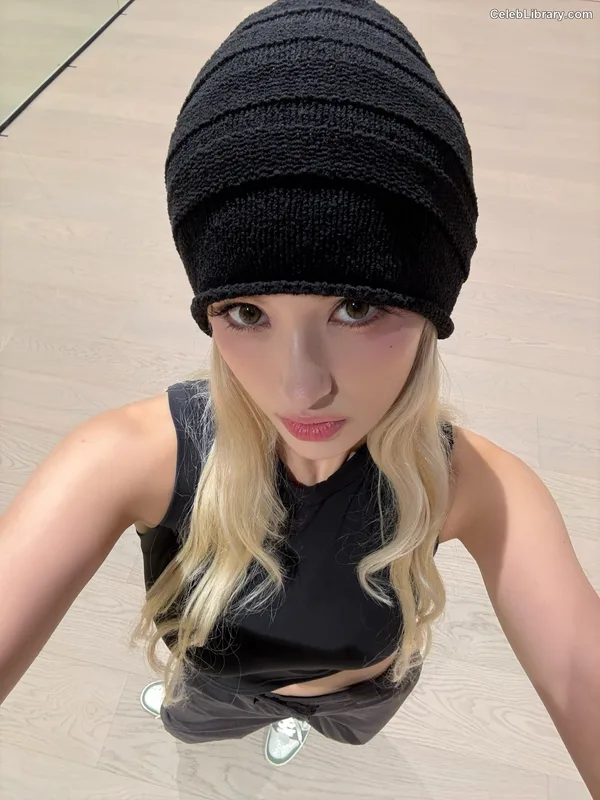 Jeon SomiENNIK SOMI photo 15 of 1235