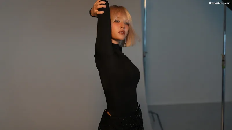 Jeon SomiENNIK SOMI photo 6 of 1235