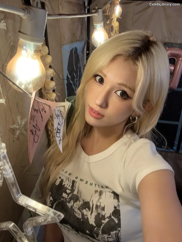 Jeon SomiENNIK SOMI photo 20 of 1235