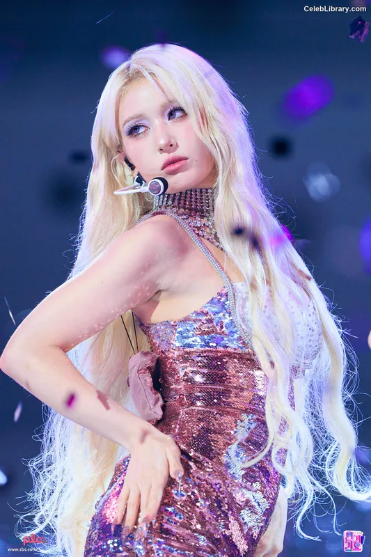 Jeon SomiENNIK SOMI photo 12 of 1235