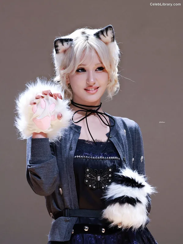 Jeon SomiENNIK SOMI photo 24 of 1235