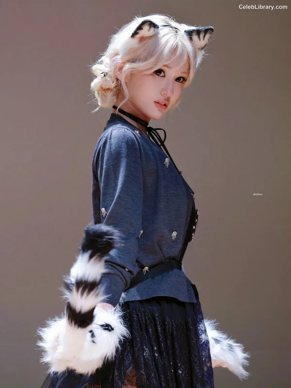 Jeon SomiENNIK SOMI photo 2 of 1235