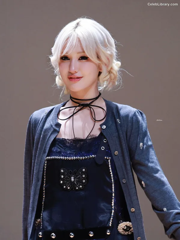 Jeon SomiENNIK SOMI photo 4 of 1235