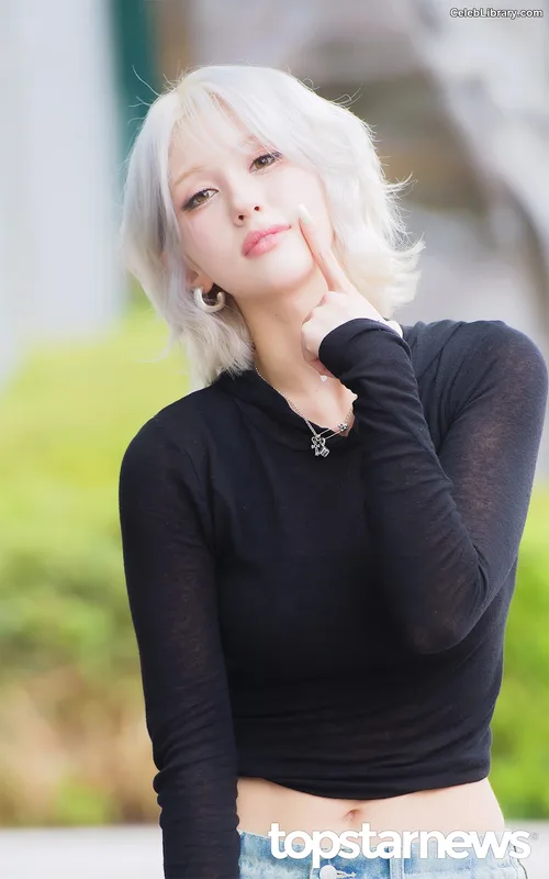 Jeon SomiENNIK SOMI photo 11 of 1235