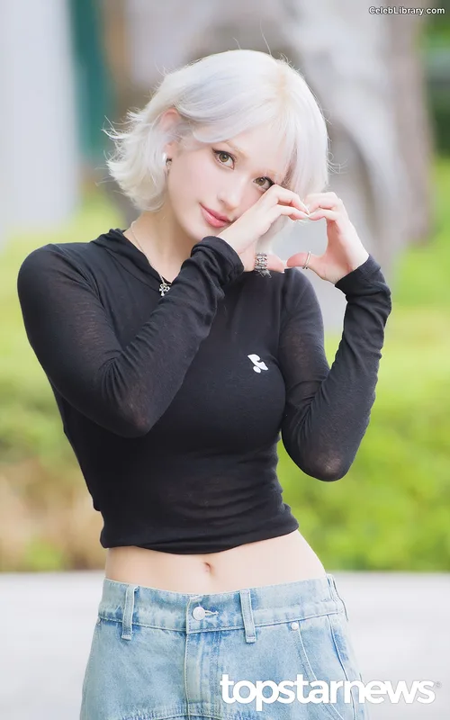Jeon SomiENNIK SOMI photo 12 of 1235