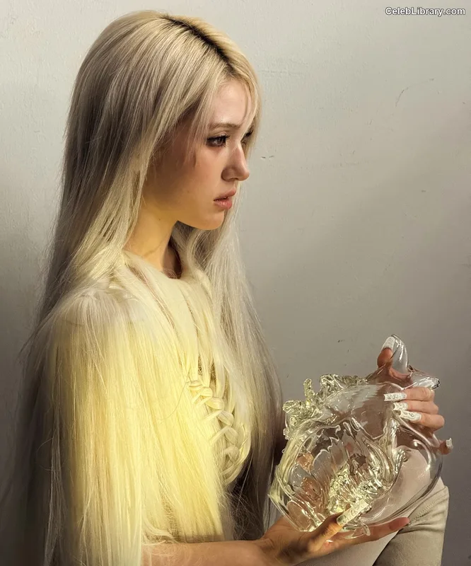 Jeon SomiENNIK SOMI photo 22 of 1235