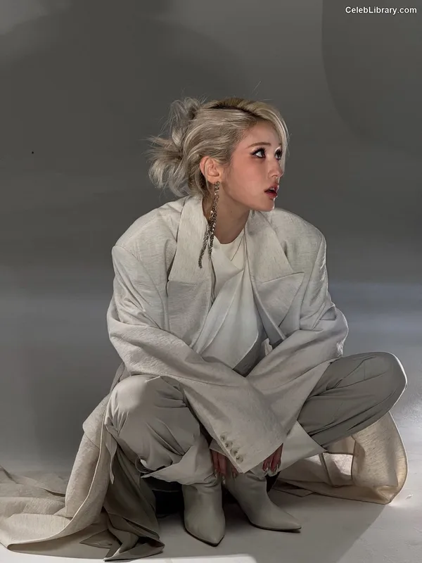Jeon SomiENNIK SOMI photo 1 of 1235