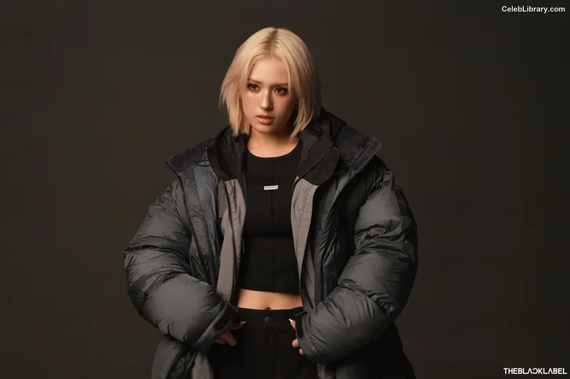 Jeon SomiENNIK SOMI photo 10 of 1235