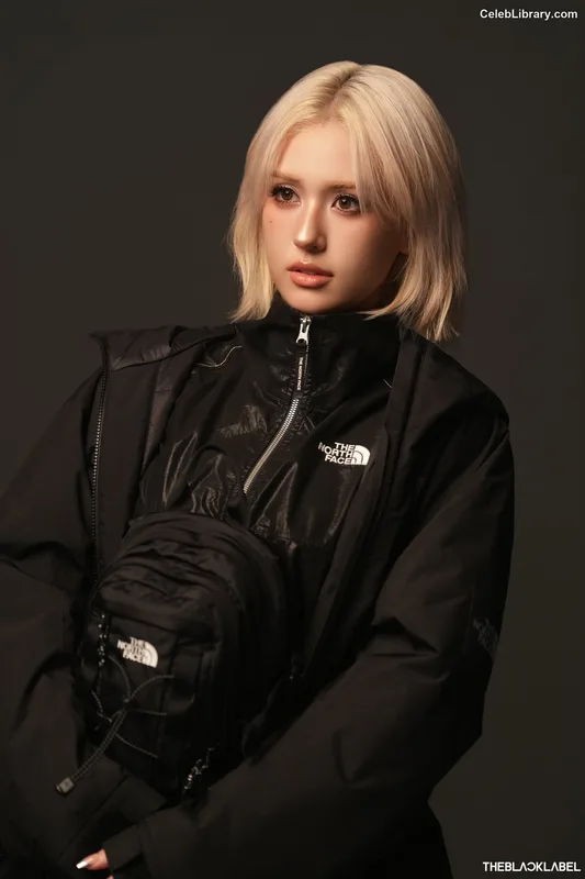Jeon SomiENNIK SOMI photo 13 of 1235