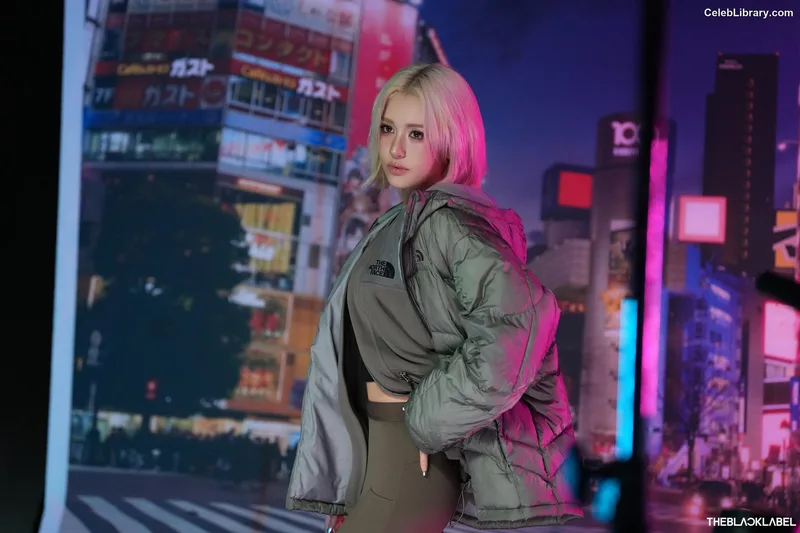 Jeon SomiENNIK SOMI photo 1 of 1235