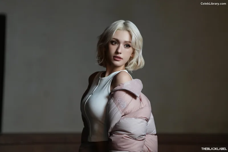 Jeon SomiENNIK SOMI photo 4 of 1235