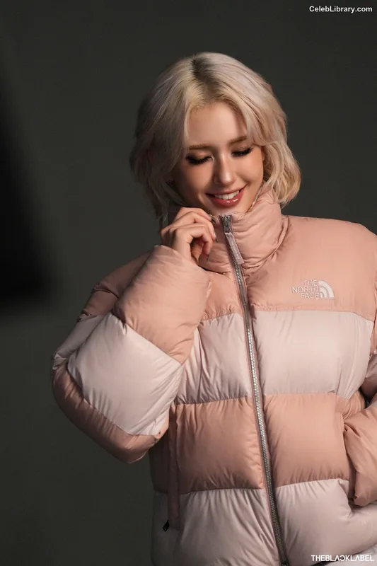 Jeon SomiENNIK SOMI photo 5 of 1235