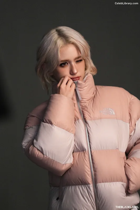 Jeon SomiENNIK SOMI photo 6 of 1235