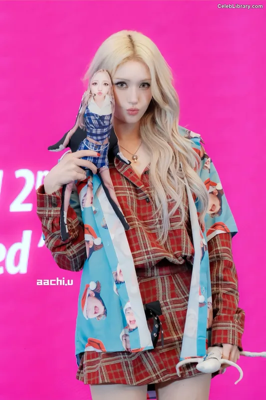 Jeon SomiENNIK SOMI photo 11 of 1235
