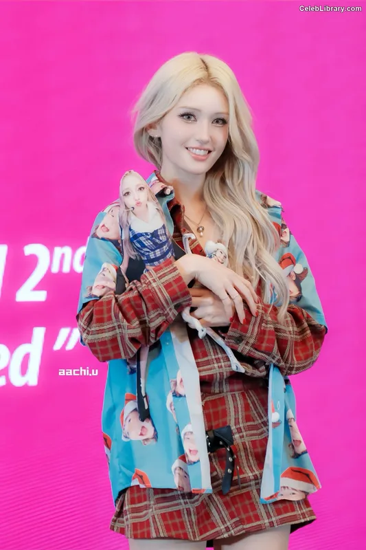 Jeon SomiENNIK SOMI photo 12 of 1235