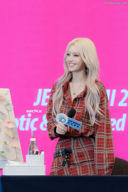 Jeon SomiENNIK SOMI photo 13 of 1235