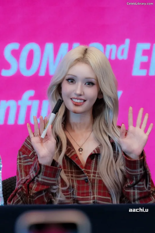 Jeon SomiENNIK SOMI photo 14 of 1235