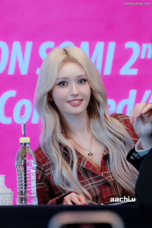 Jeon SomiENNIK SOMI photo 15 of 1235