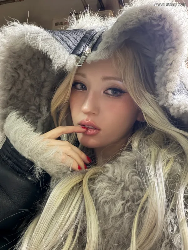 Jeon SomiENNIK SOMI photo 20 of 1235