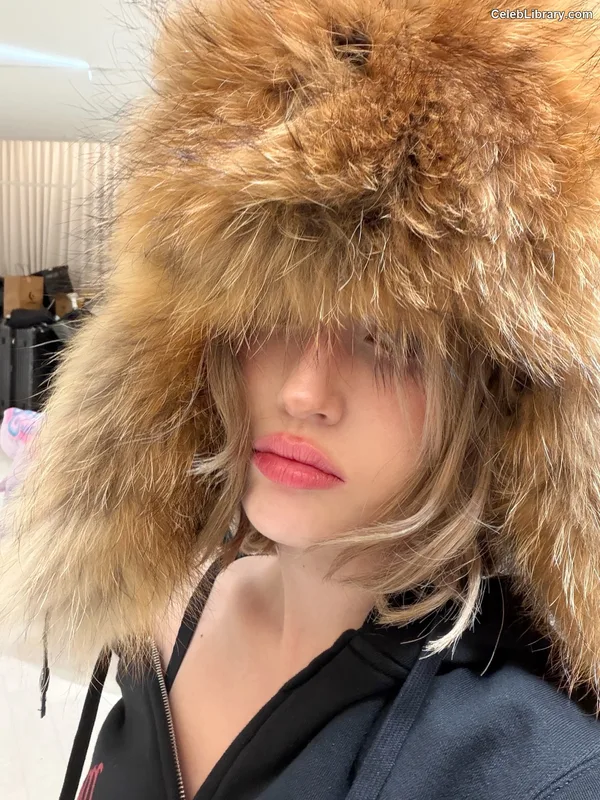 Jeon SomiENNIK SOMI photo 2 of 1235