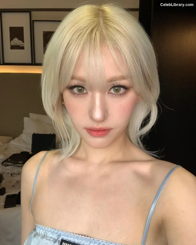Jeon SomiENNIK SOMI photo 24 of 1235