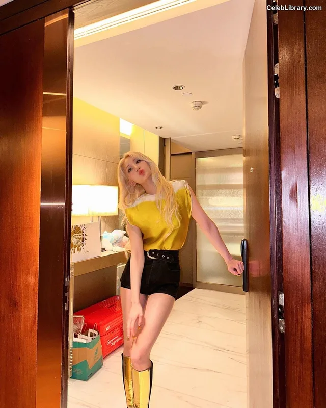 Jeon SomiENNIK SOMI photo 4 of 1235