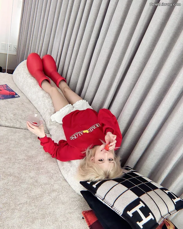 Jeon SomiENNIK SOMI photo 7 of 1235