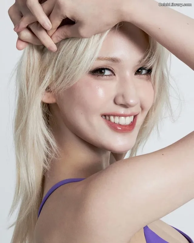 Jeon SomiENNIK SOMI photo 19 of 1235