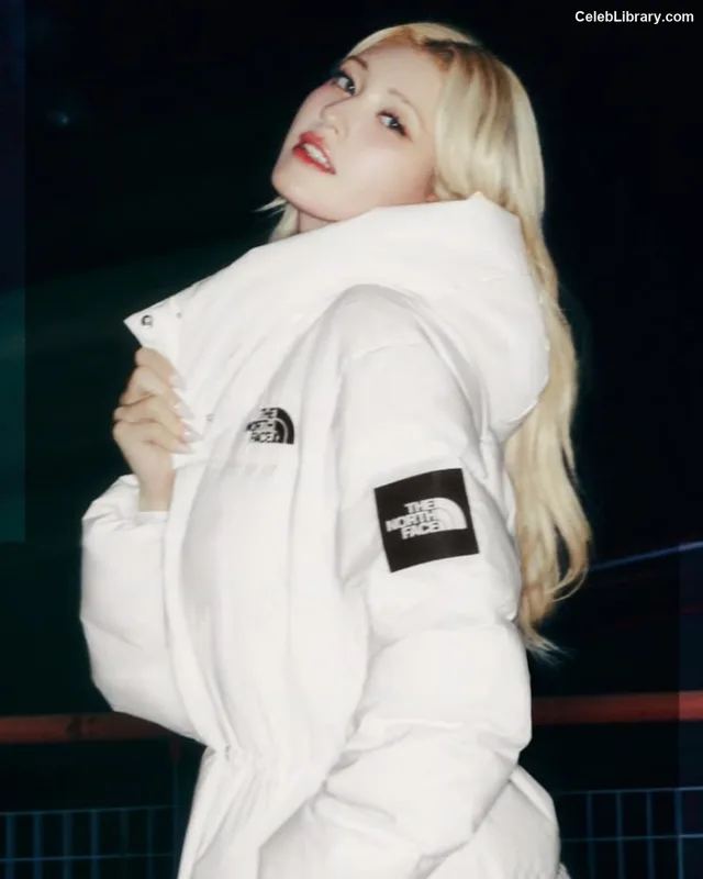 Jeon SomiENNIK SOMI photo 2 of 1235