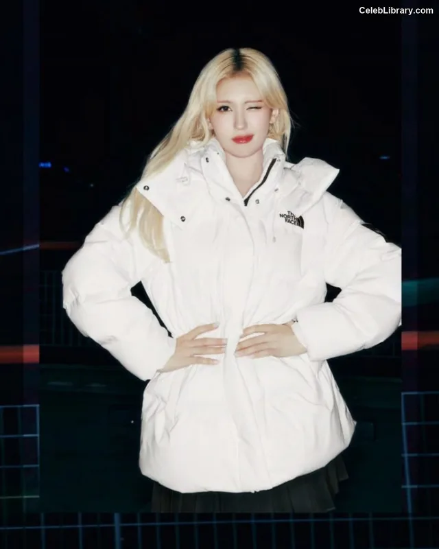 Jeon SomiENNIK SOMI photo 8 of 1235