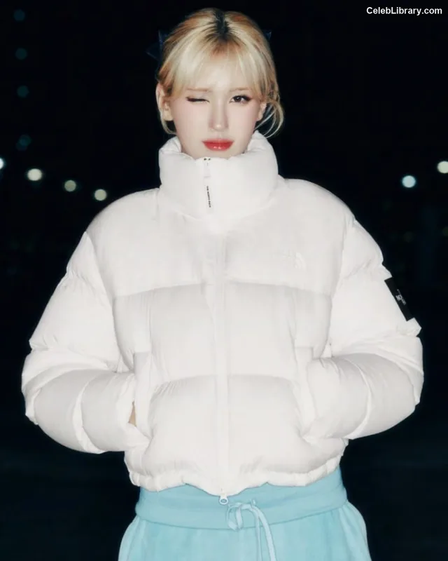 Jeon SomiENNIK SOMI photo 11 of 1235