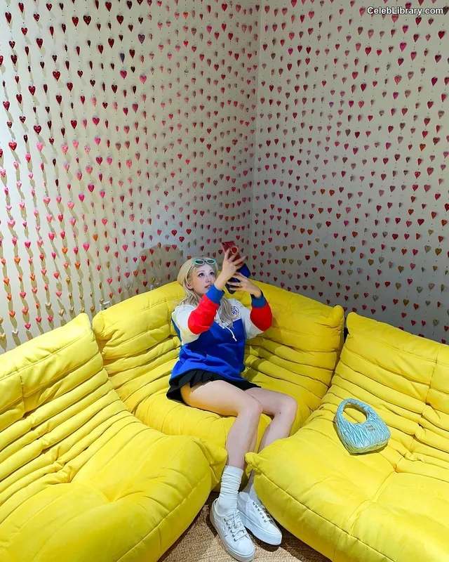 Jeon SomiENNIK SOMI photo 22 of 1235