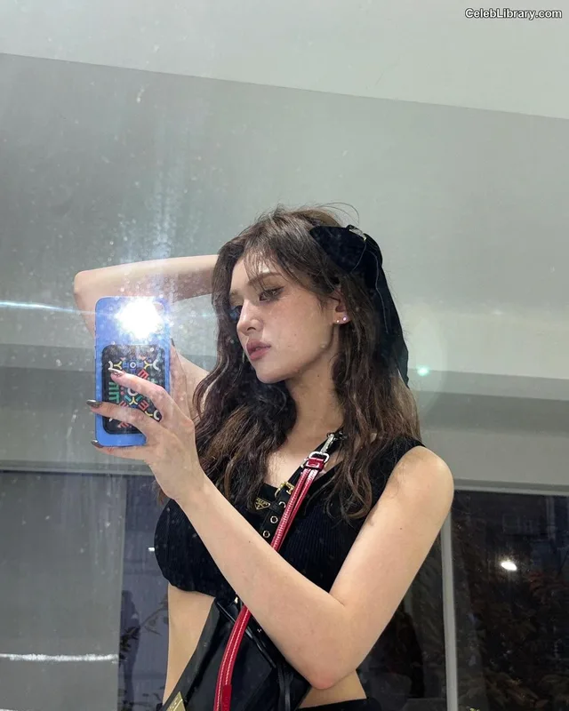 Jeon SomiENNIK SOMI photo 19 of 1235