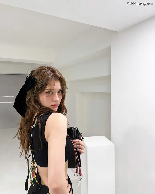 Jeon SomiENNIK SOMI photo 22 of 1235