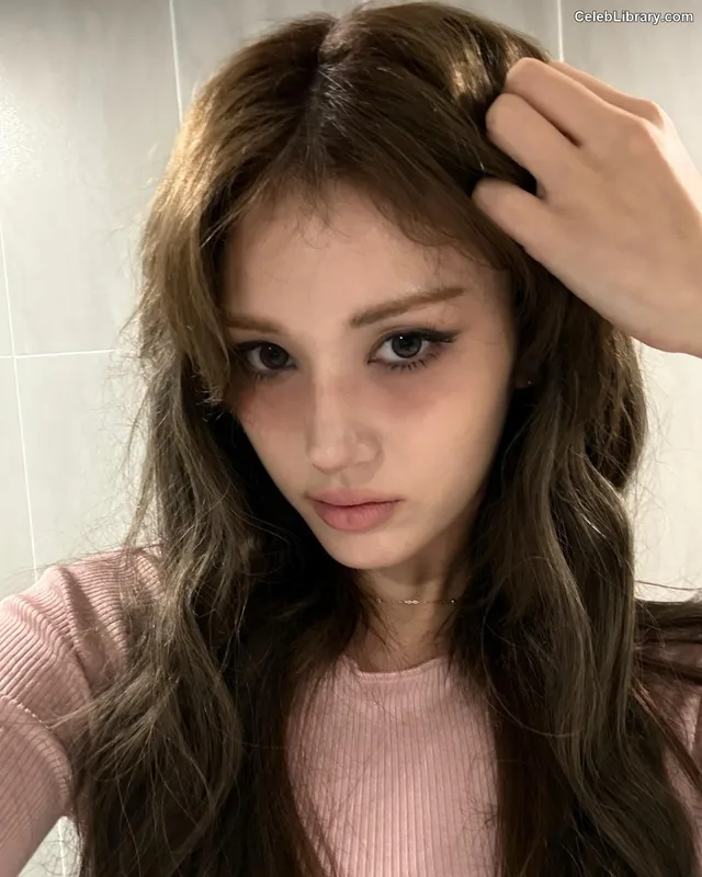 Jeon SomiENNIK SOMI photo 5 of 1235