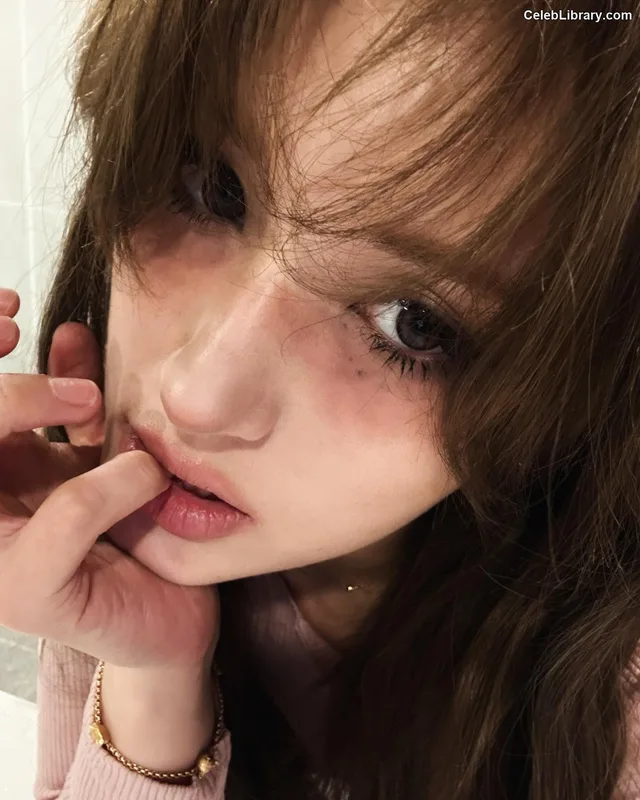 Jeon SomiENNIK SOMI photo 7 of 1235